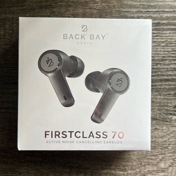 Earbuds - Picture 1 of 3